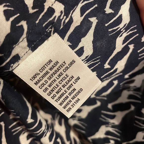 •CROWN&IVY•NAVY&WHITE GIRAFFE BUTTON DOWN COLLAR BLOUSE SIZE PETITE SMALL(PS) - Picture 7 of 7